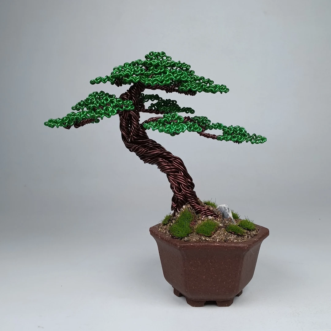 长12厘米，宽8厘米，高13厘米，材质树铝丝，紫砂花盆。