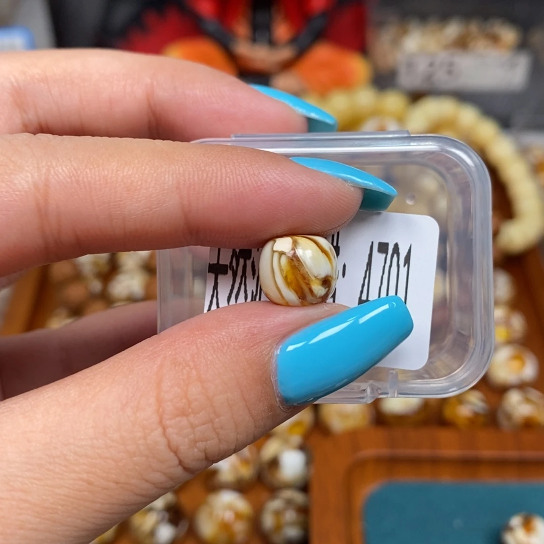 蜜蜡未镶嵌珠宝奇石4701