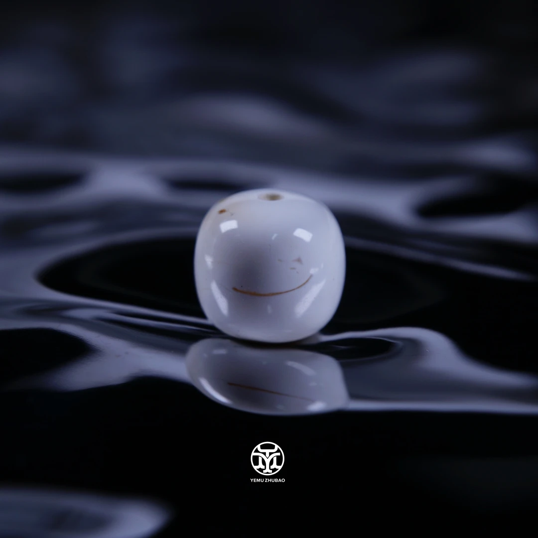 L30（8.3mm）8毫米漆白金丝溶洞老型 一物一拍 天然俄料琥珀蜜蜡