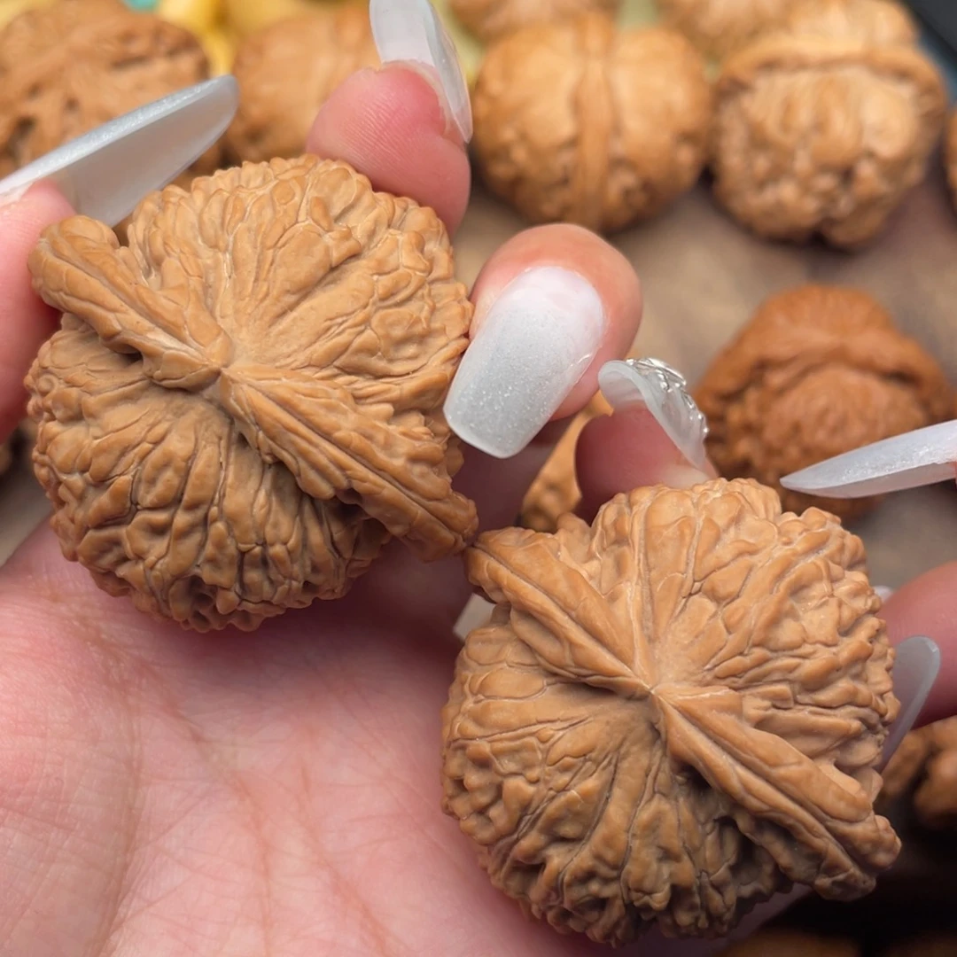 文玩核桃吊坠全品，毕业大球白47