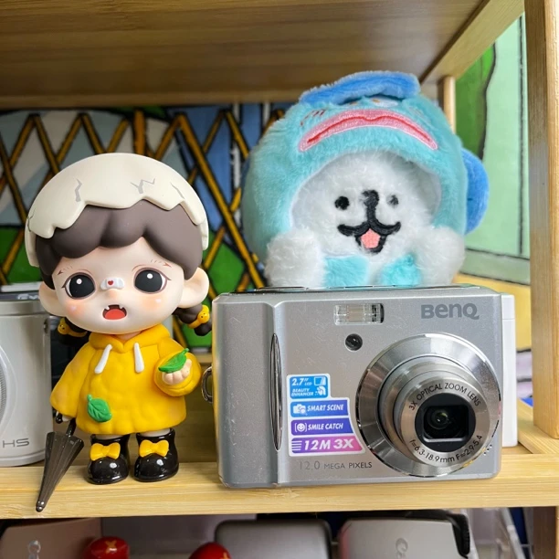 9新  明基c1255 1200w像素 成色如图 自备五号电池