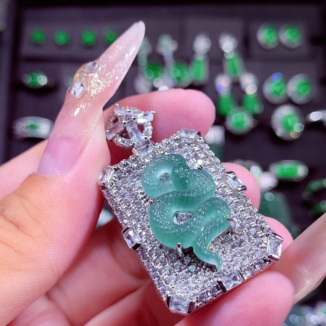 颈饰未镶嵌翡翠挂件