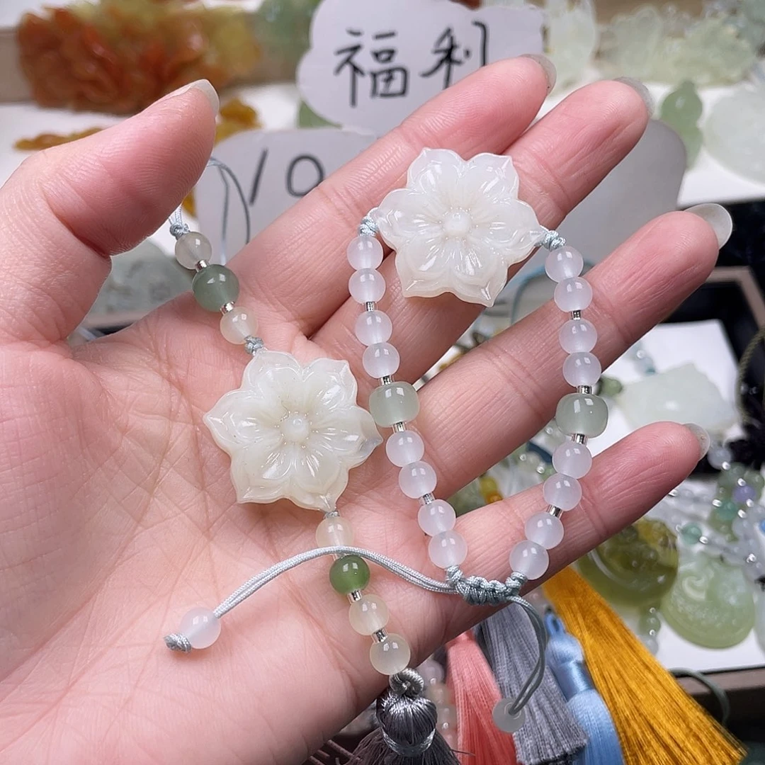 用***1蛇纹石玉未镶嵌颈饰