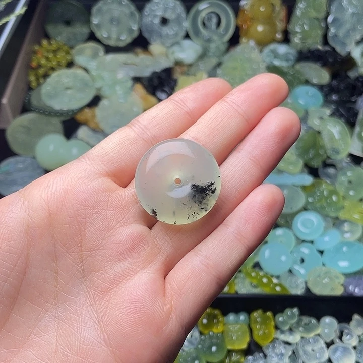 蛇纹石玉合金颈饰平安扣