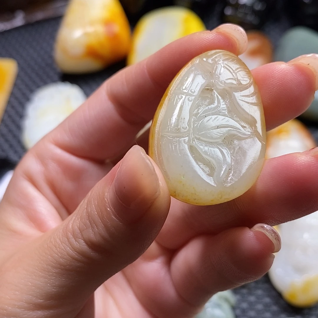 和田玉未镶嵌挂件