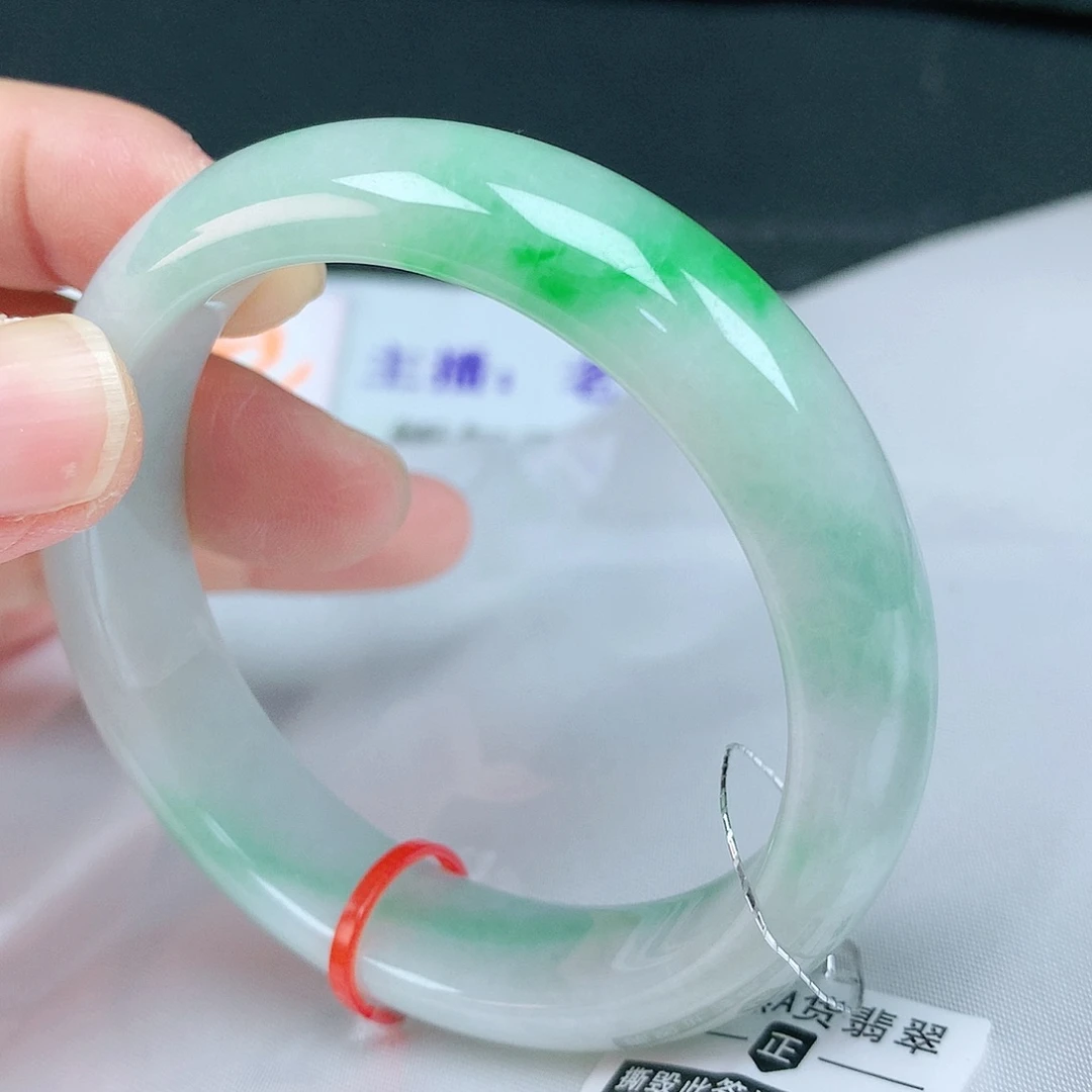 翡翠手镯未镶嵌52圈