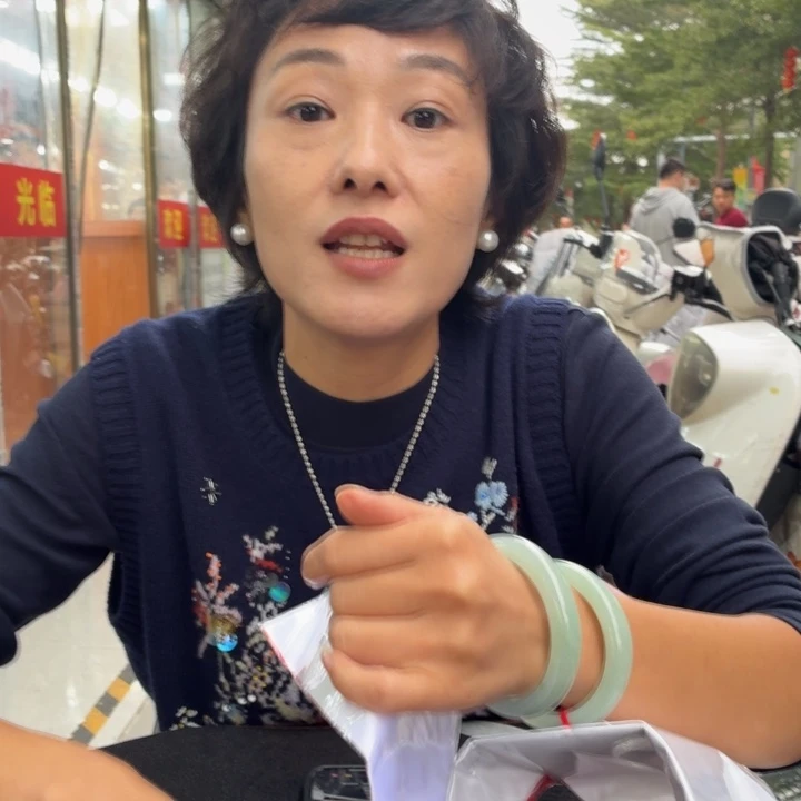 魔***气翡翠未镶嵌手镯意向金