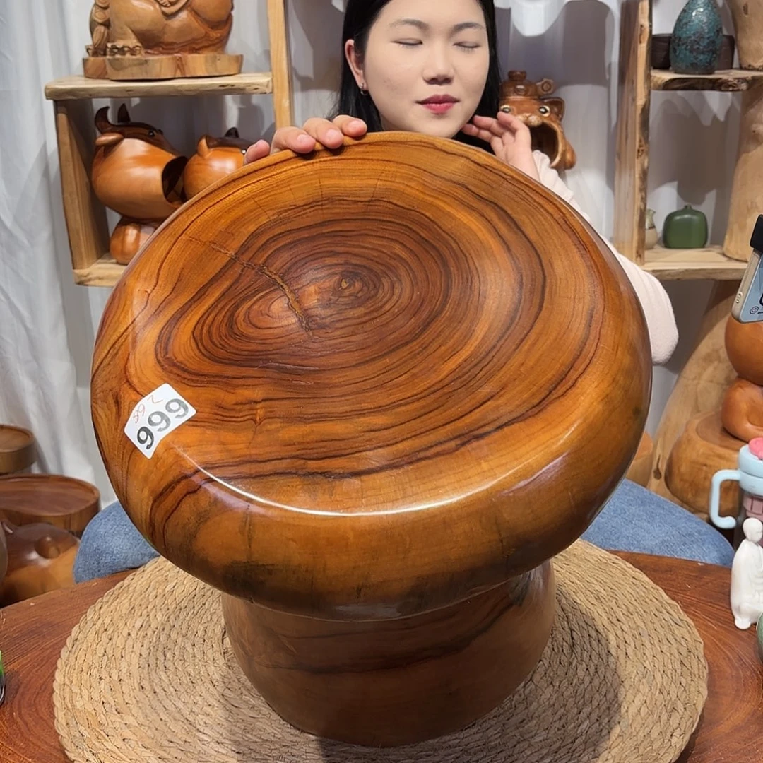 香樟木根雕凳子一物一拍编号666直径30高37