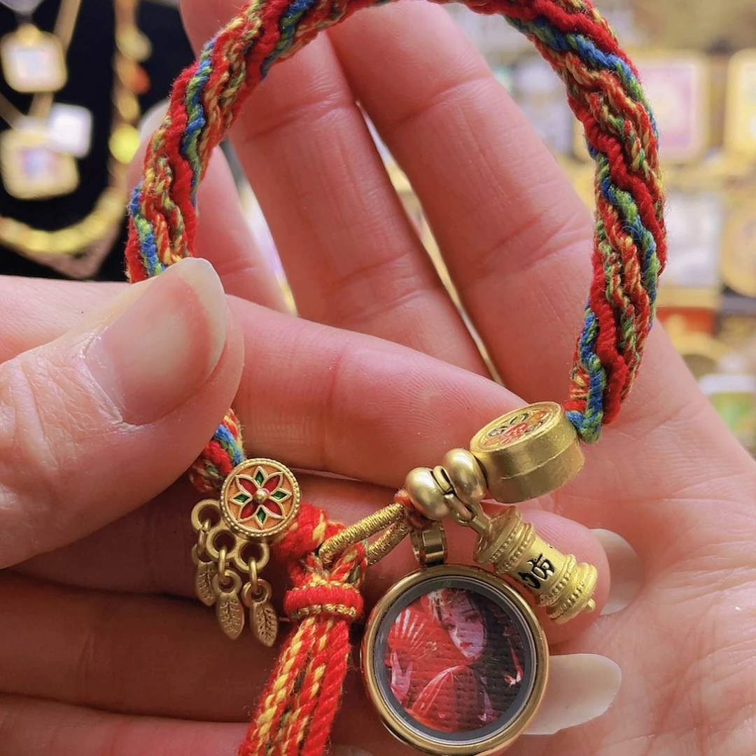 吊坠唐卡等多种形式进行了介绍与