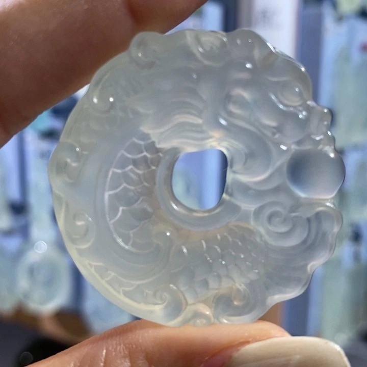 岫玉未镶嵌颈饰吊坠