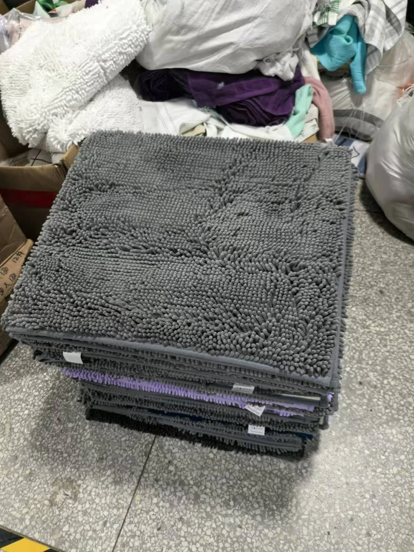 《厚广家》3楼53×120杂款雪尼尔加厚吸水防滑地垫发1张微瑕疵不挑色