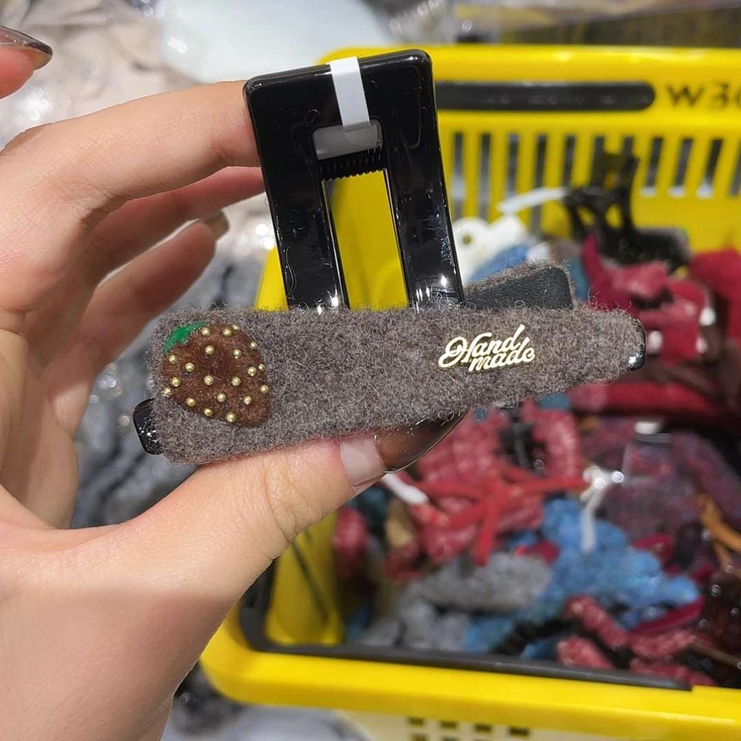 非金属咖色草莓9抓