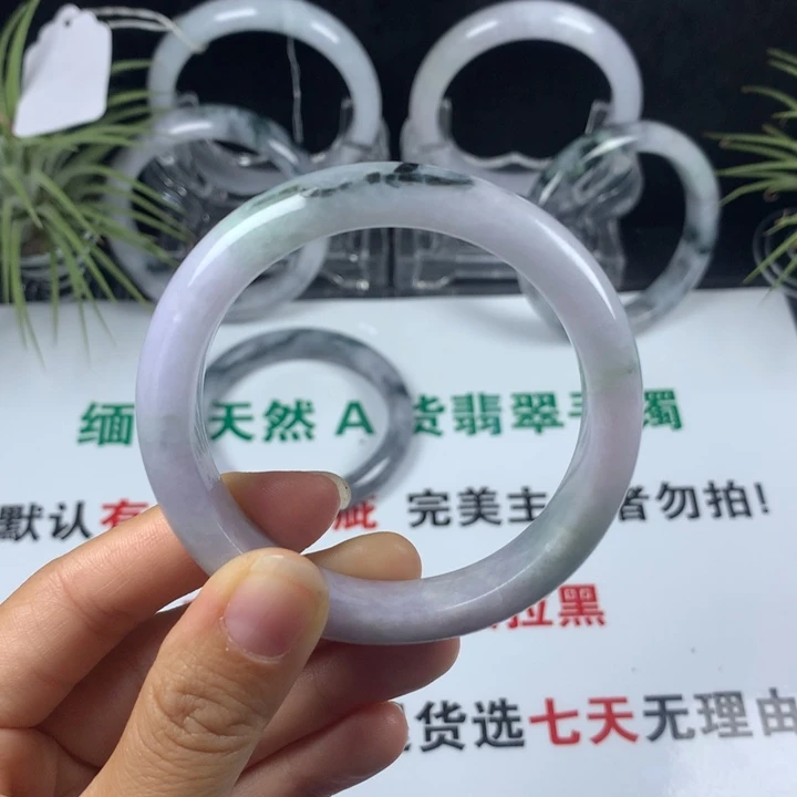 翡翠未镶嵌手镯20号。 54.8圈