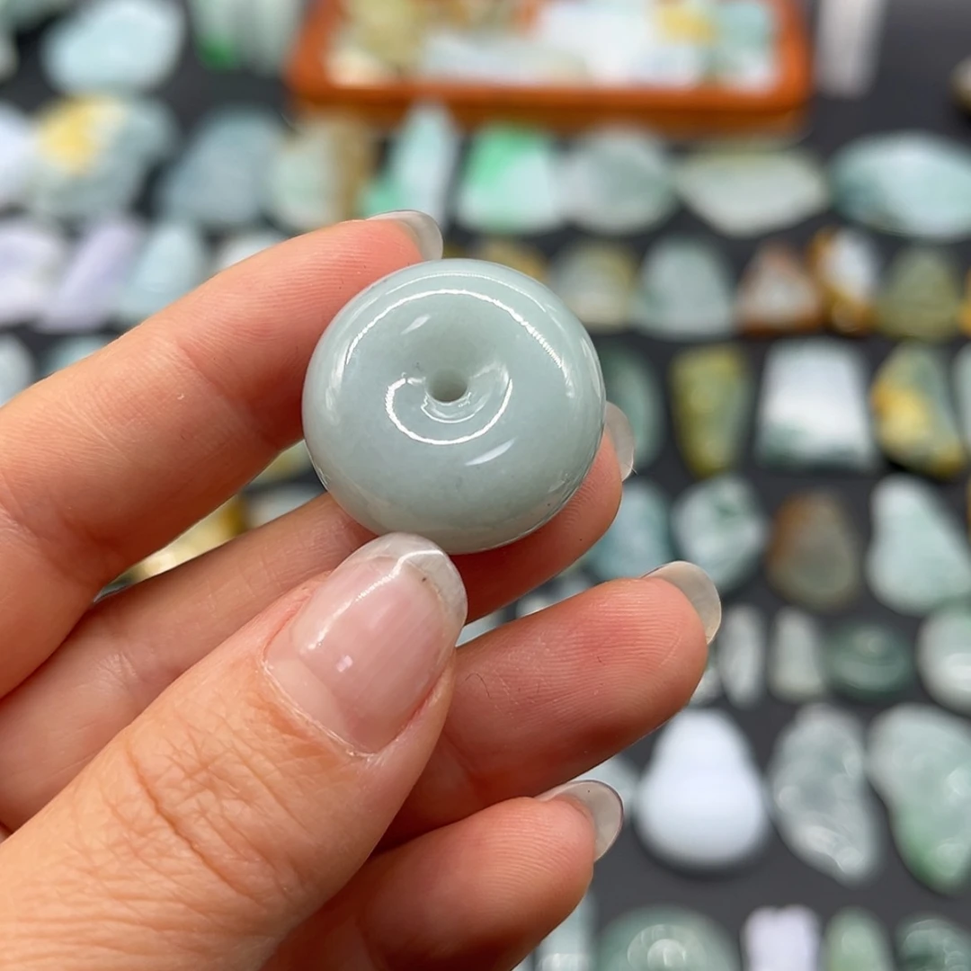 【闪购商品】翡翠颈饰未镶嵌面包扣