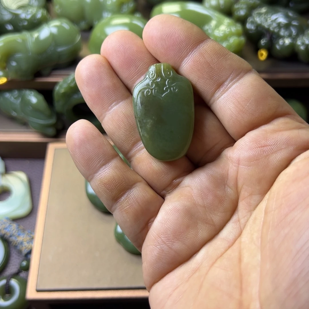 岫岩老玉（透闪石质玉）挂件未镶嵌*️**