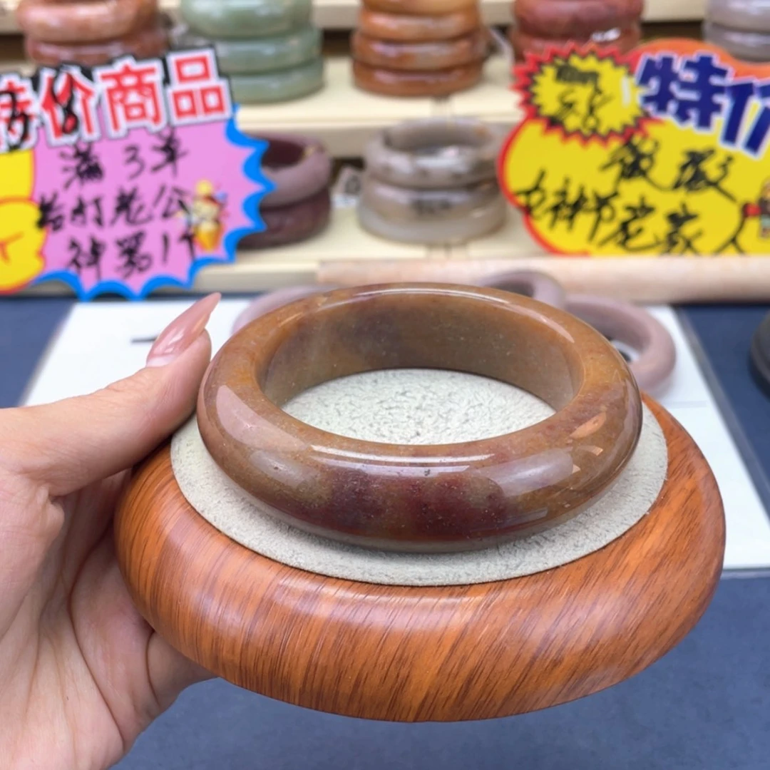 【闪购商品】石英质玉手镯未镶嵌银***?