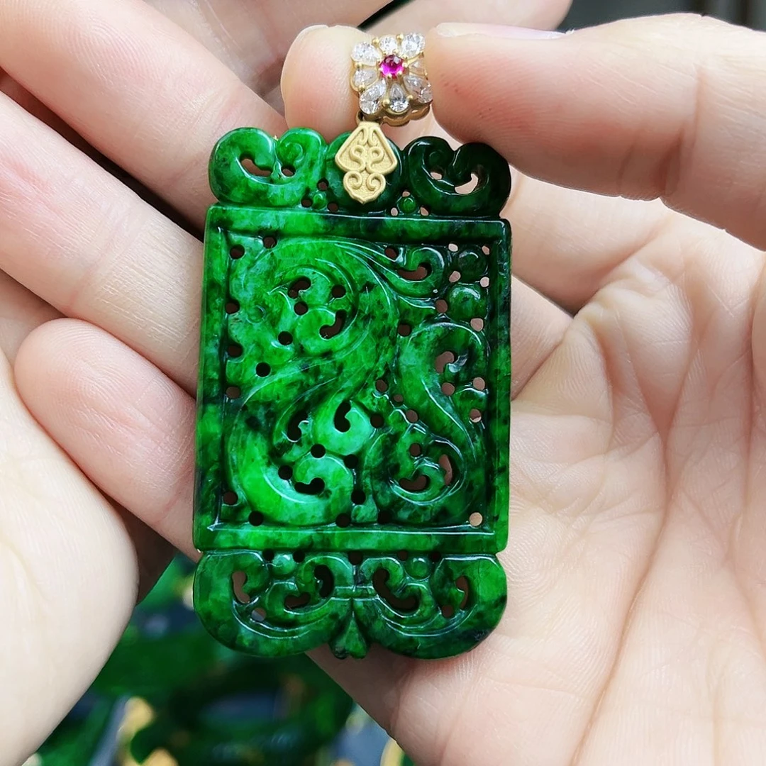 翡翠颈饰18K金镶嵌吊坠