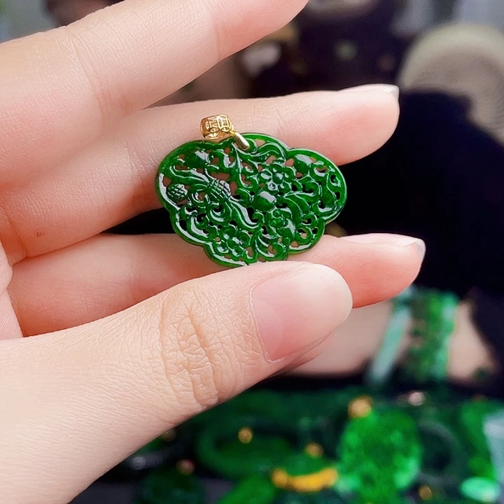 翡翠18K金镶嵌颈饰多样性