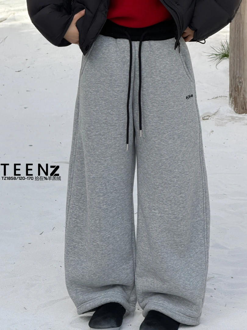 【豪宝贝】2025FW字母小鱼刺绣超厚加绒弯刀卫裤1858