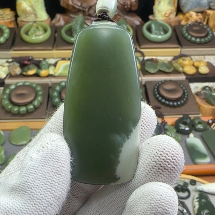 岫岩老玉（透闪石质玉）未镶嵌颈饰