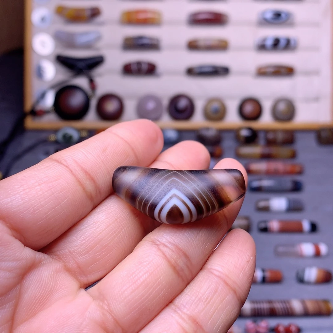 闷***瓶玛瑙/玉髓未镶嵌珠宝奇石