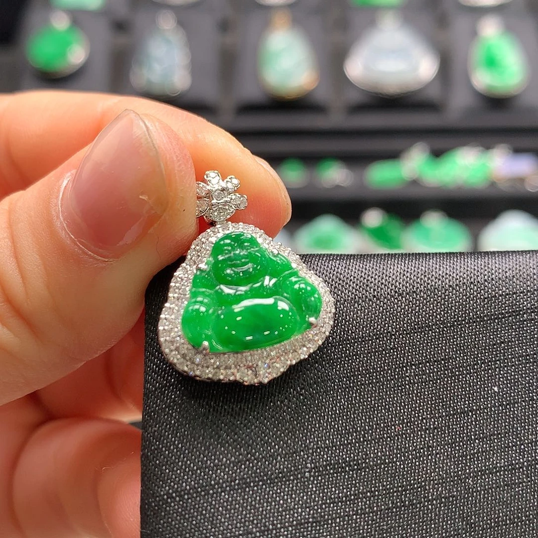 翡翠18K金镶嵌颈饰佛公