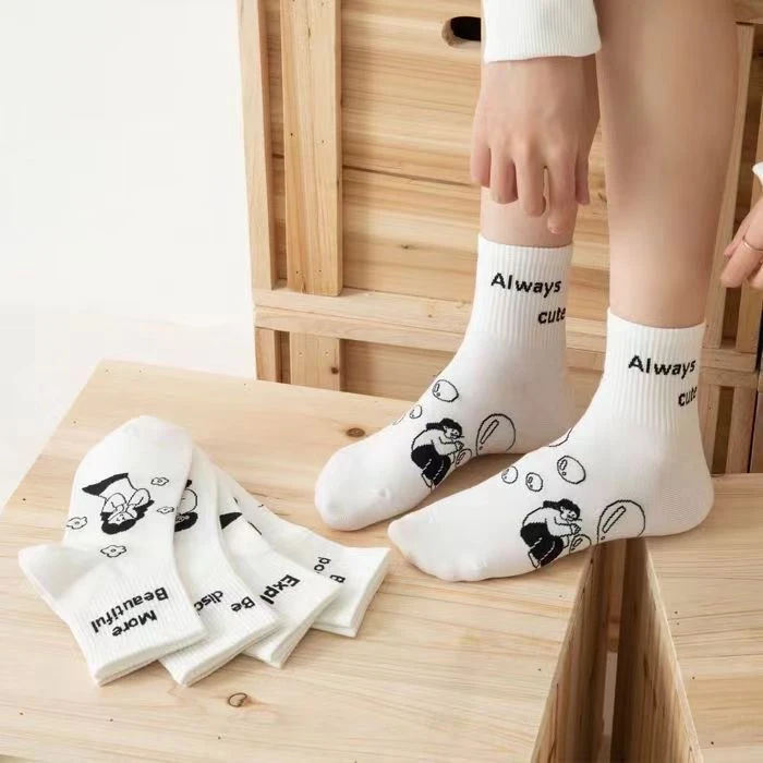 2025年袜子春季卡通袜子中筒堆堆字母图案吸汗一双包邮户外运动袜