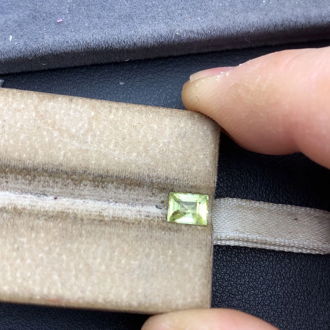 裸石金绿宝石0.97ct全净