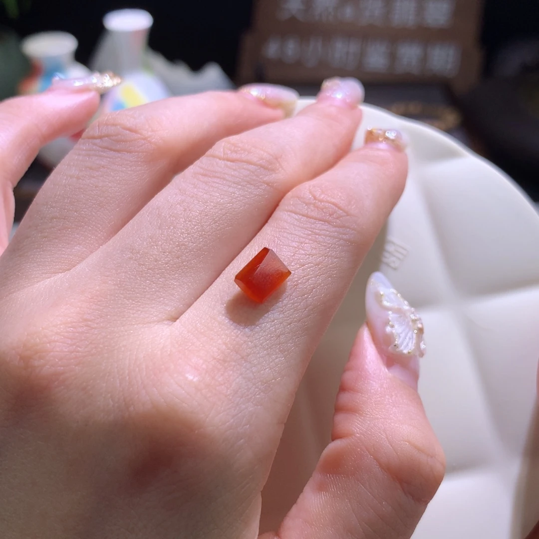 翡翠散珠鸽子血翡翠