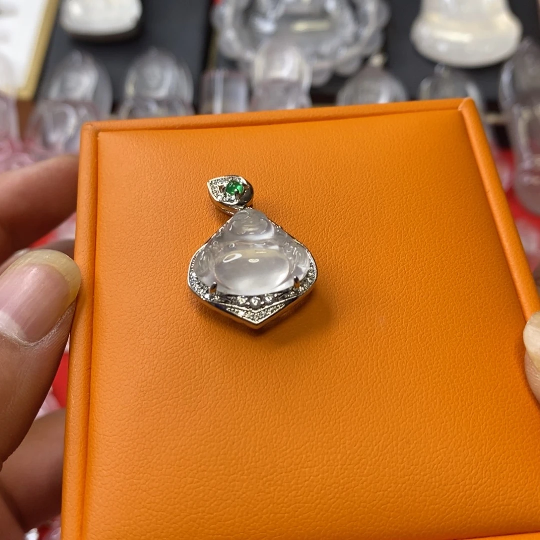 石英质玉合金吊坠