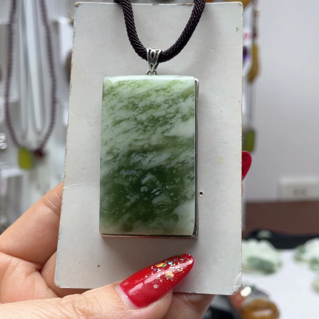 蛇纹石玉吊坠未镶嵌波*?