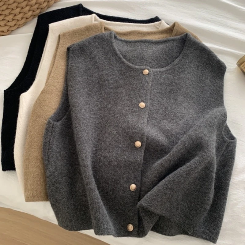 1681文艺复古气质小金扣针织马甲宽松短款显瘦叠穿毛衣上衣