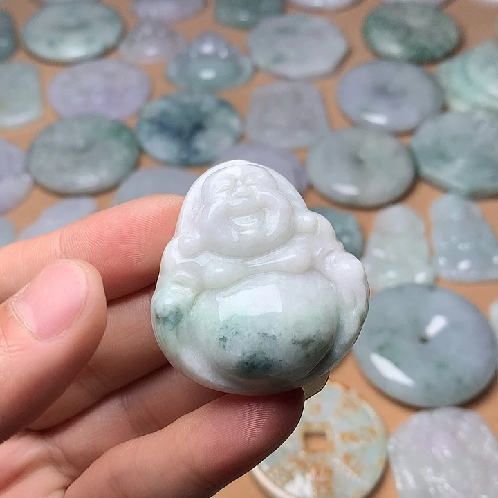 翡翠未镶嵌颈饰佛