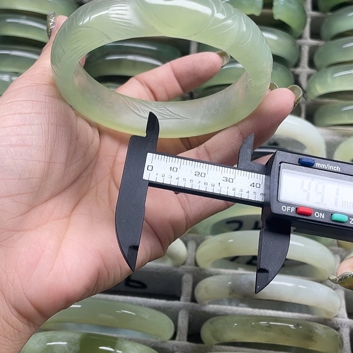 蛇纹石玉未镶嵌手镯256