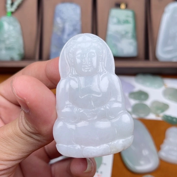 翡翠颈饰未镶嵌观音