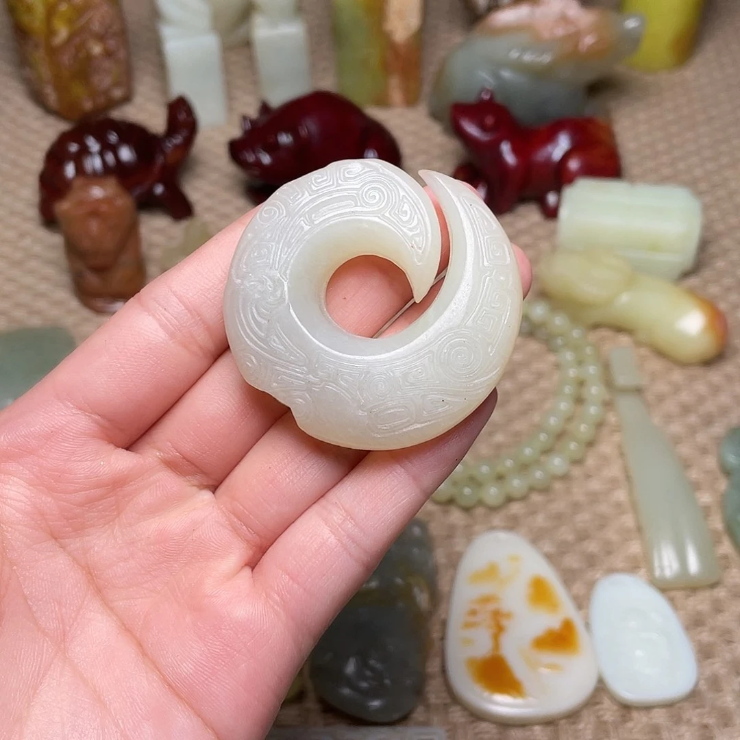 蛇纹石玉未镶嵌颈饰