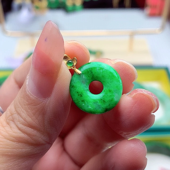 翡翠颈饰18K金镶嵌翡翠