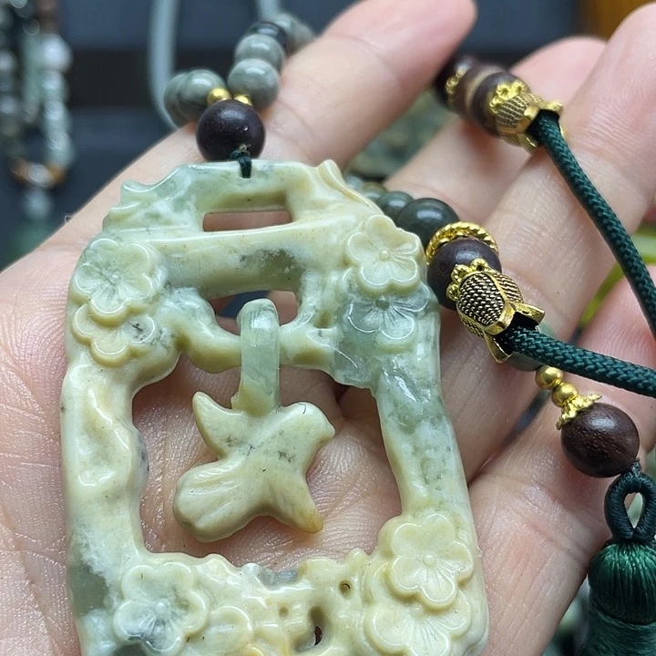 未镶嵌蛇纹石玉颈饰