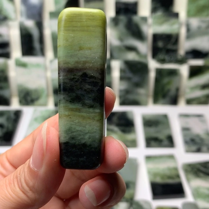 独山玉颈饰未镶嵌