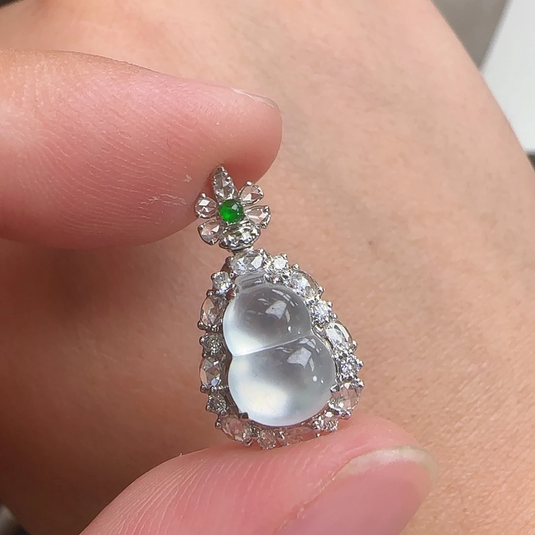 翡翠18K金镶嵌颈饰M****o天然翡翠