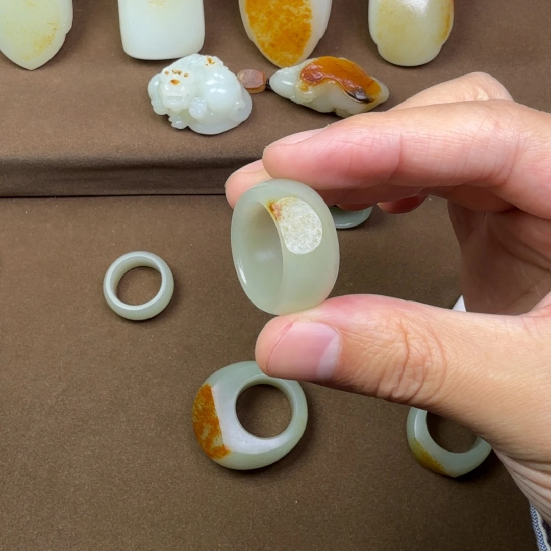 米***奇和田玉未镶嵌颈饰