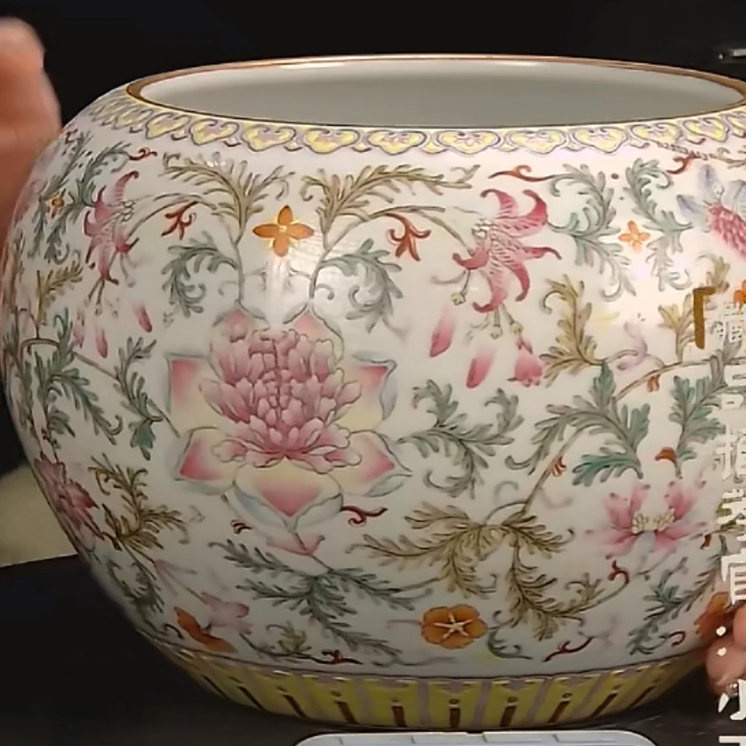 收藏/古玩 清粉彩宝相花纹卷缸