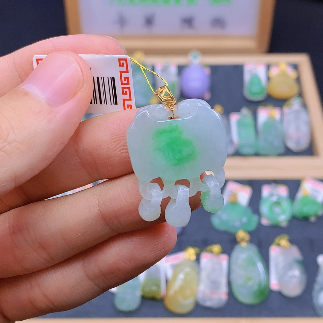 翡翠18K金镶嵌颈饰翡翠