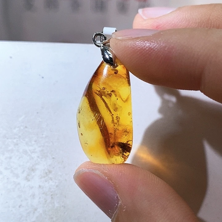 未镶嵌颈饰琥珀琥珀虫珀蜜蜂