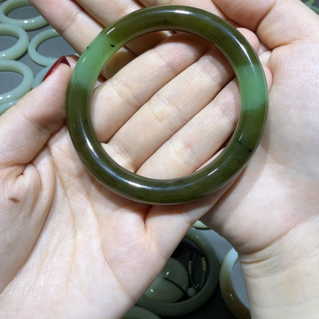和田玉未镶嵌颈饰56.2/40