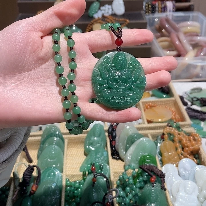 石英质玉未镶嵌颈饰