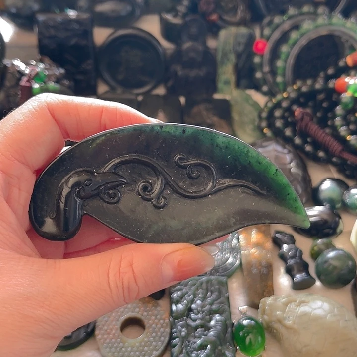 蛇纹石玉未镶嵌颈饰