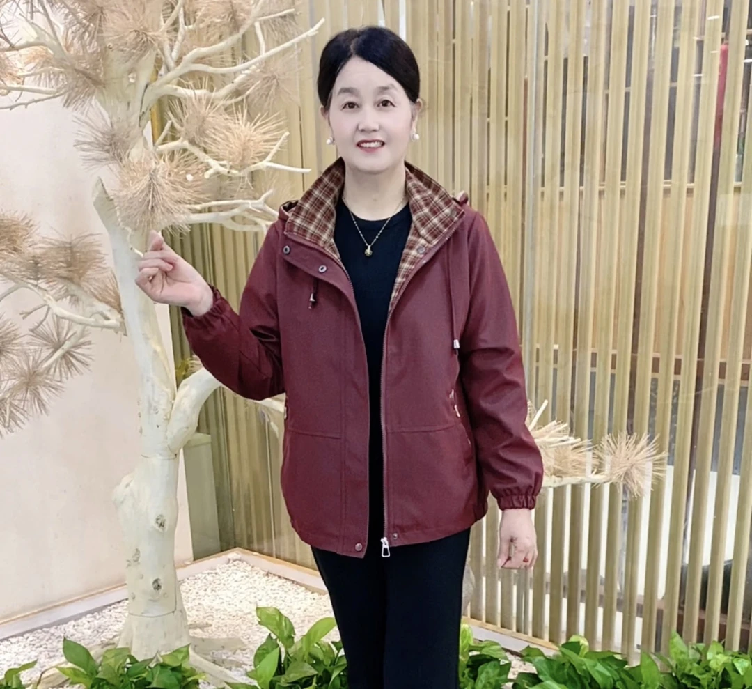 2025秋冬新款妈妈装洋气时尚百搭气质外套可拆卸连帽气质短款风衣