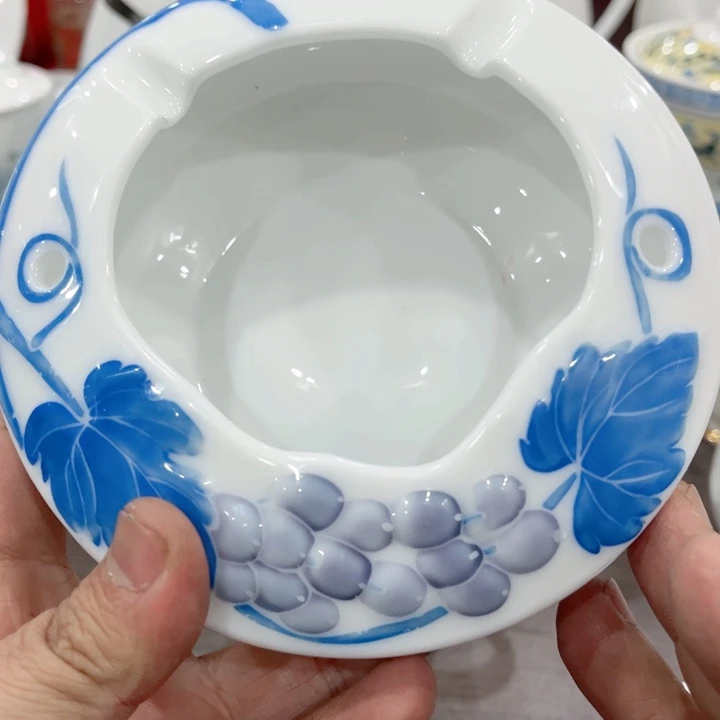 壶釉下五彩的瓷器和瓷器