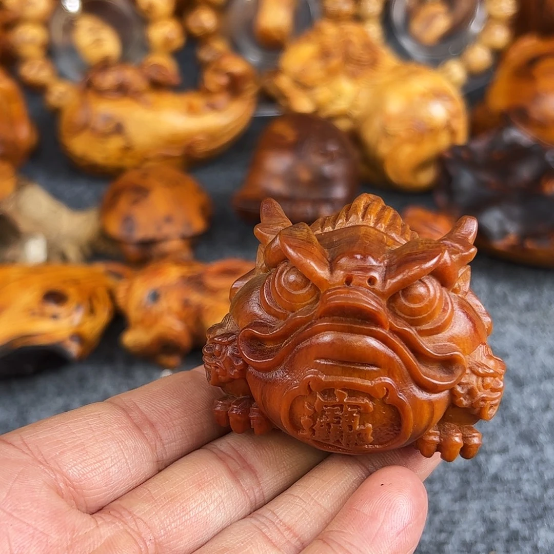 柏木太行崖柏塘心玉化手把件金蟾